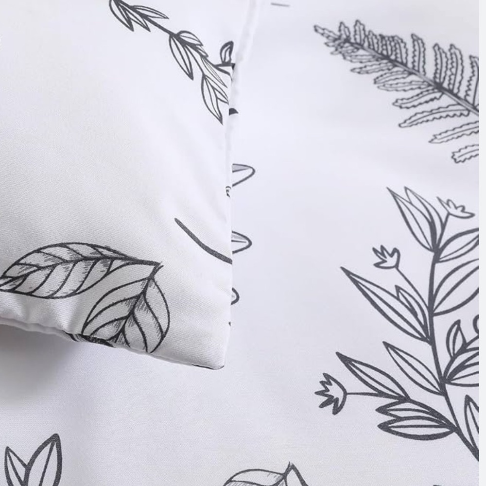 🆕Amazon White and Gray Floral Duvet Cover Set. size King - Picture 9 of 9